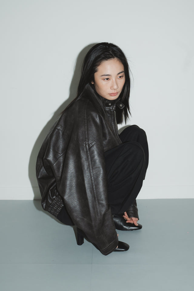 弧線剪接立領皮革外套 (棕黑)