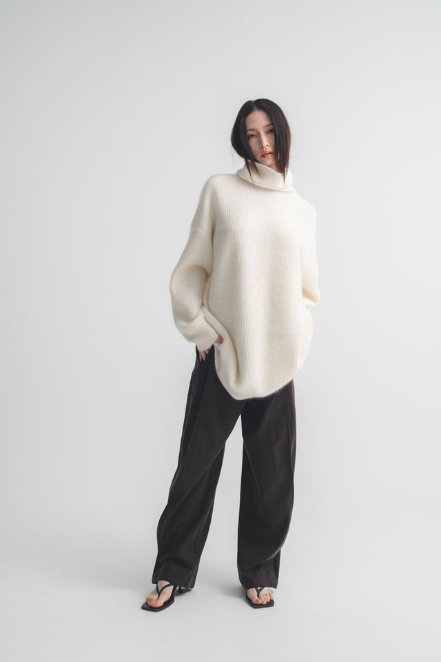 Long, oversized turtleneck sweater with raccoon fleece lining (soft white/light gray-blue)