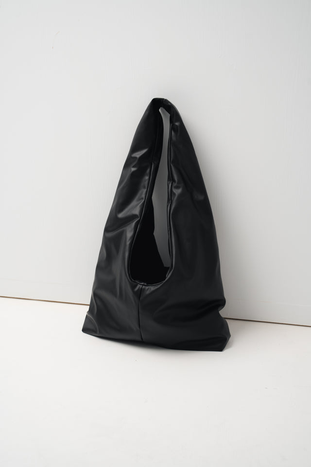 Pengpeng Cloud Triangle Tote Bag (Black)