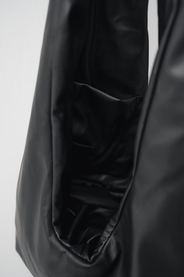 Pengpeng Cloud Triangle Tote Bag (Black)