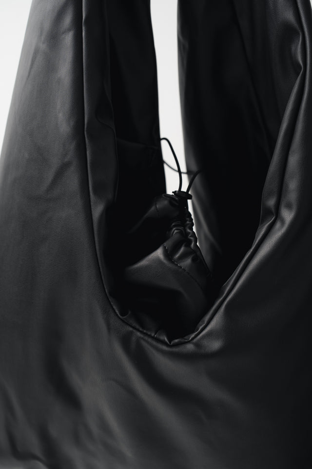 Pengpeng Cloud Triangle Tote Bag (Black)