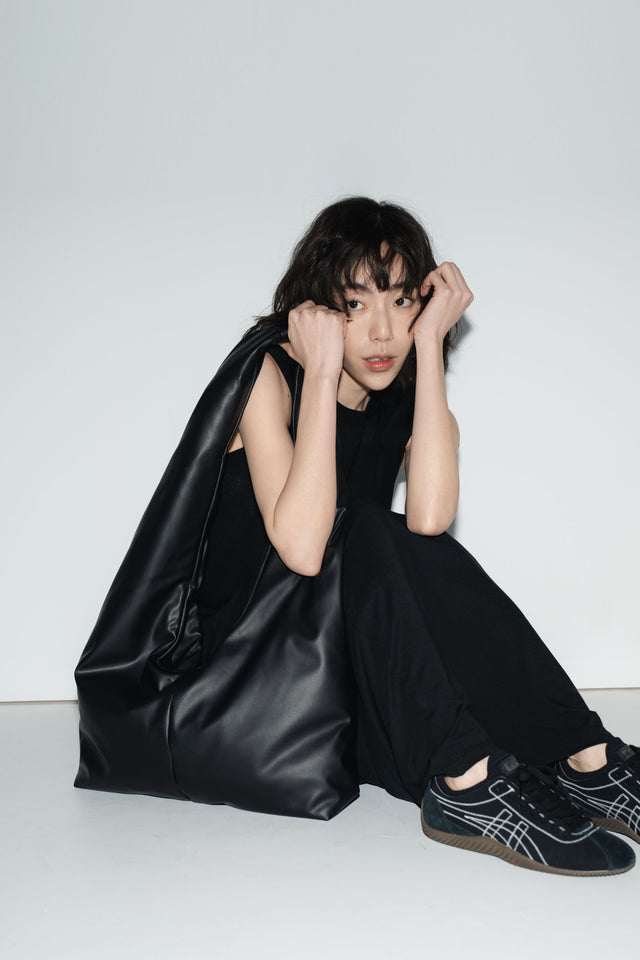 Pengpeng Cloud Triangle Tote Bag (Black)