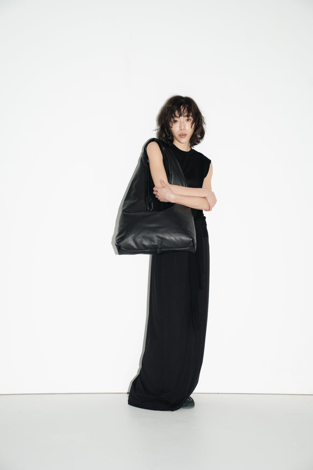 Pengpeng Cloud Triangle Tote Bag (Black)