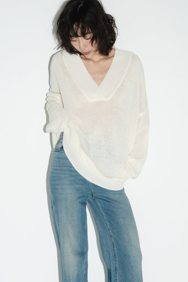 Oversized 交疊V領針織衫 (柔白)