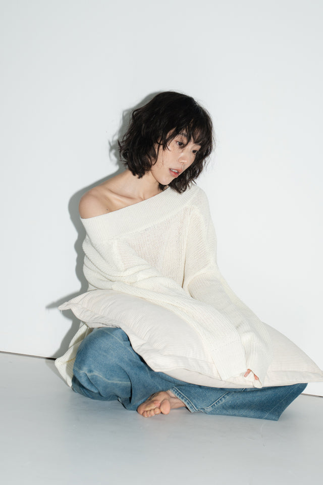 Oversized 交疊V領針織衫 (柔白)