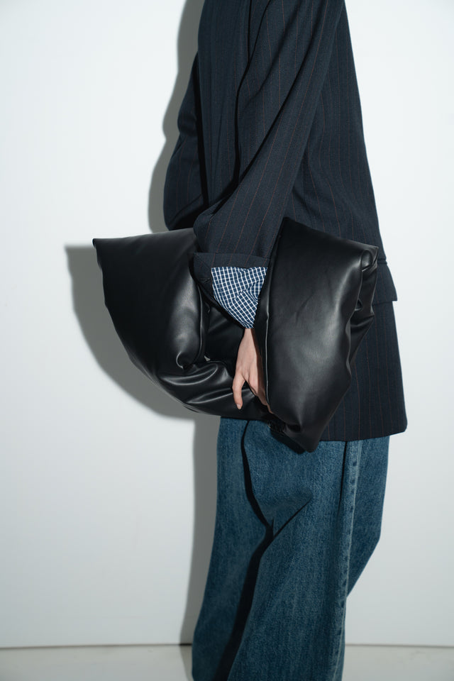 Pengpeng Cloud Triangle Tote Bag (Black)