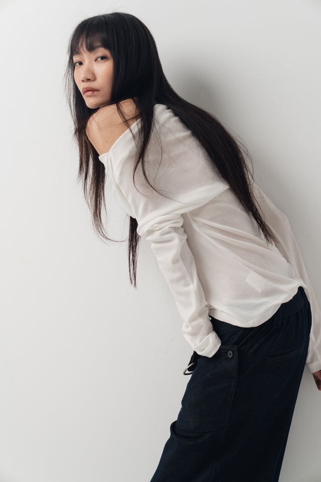 斜領美肩上衣 (白)