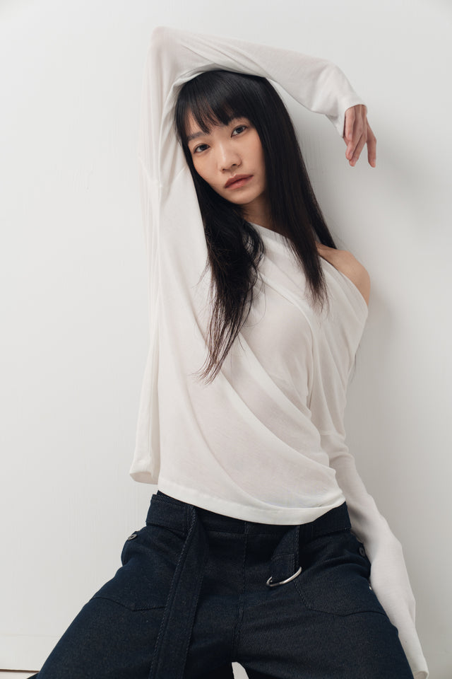 斜領美肩上衣 (白)