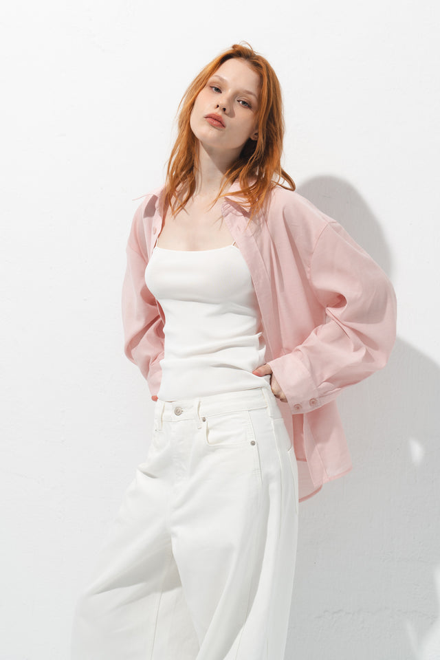 清透紋理弧襬襯衫 (淡粉)