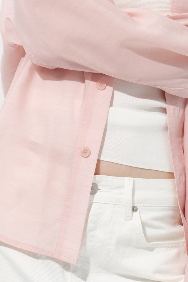 清透紋理弧襬襯衫 (淡粉)