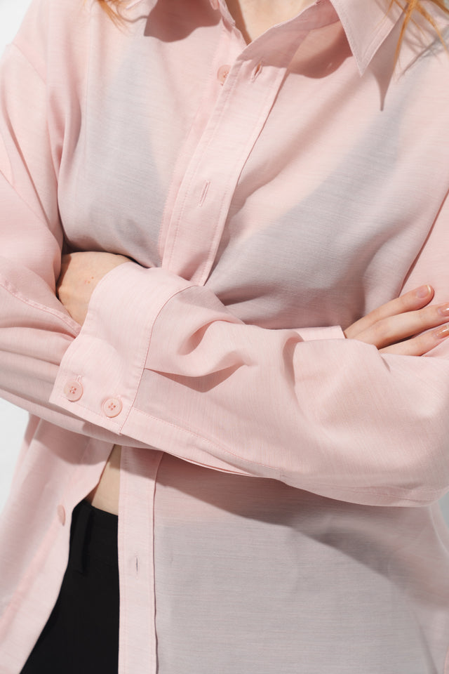 清透紋理弧襬襯衫 (淡粉)