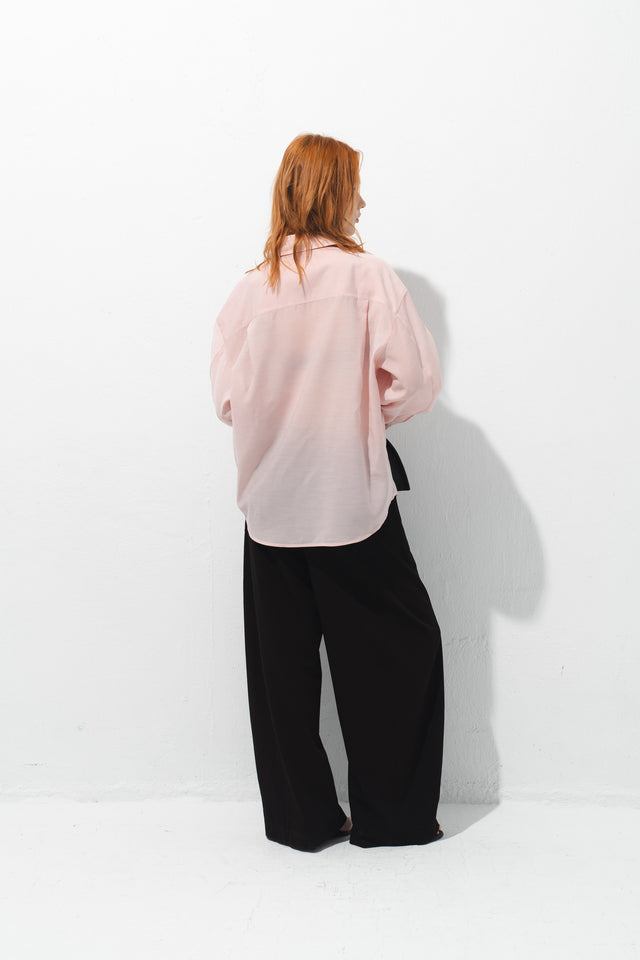 清透紋理弧襬襯衫 (淡粉)