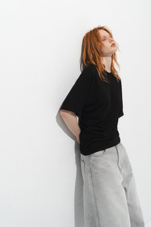 雕塑感堆襬Tee (黑)