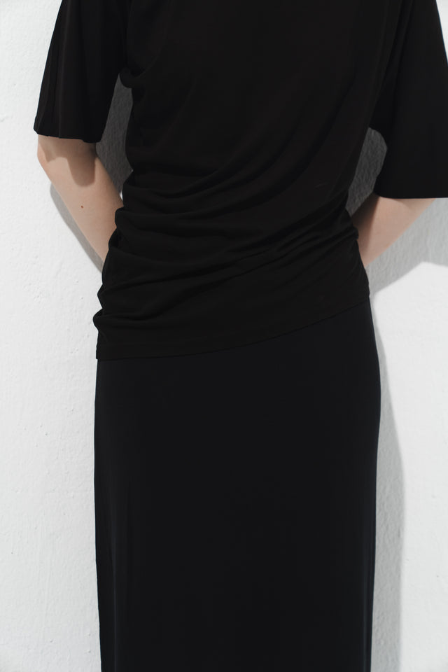 雕塑感堆襬Tee (黑)