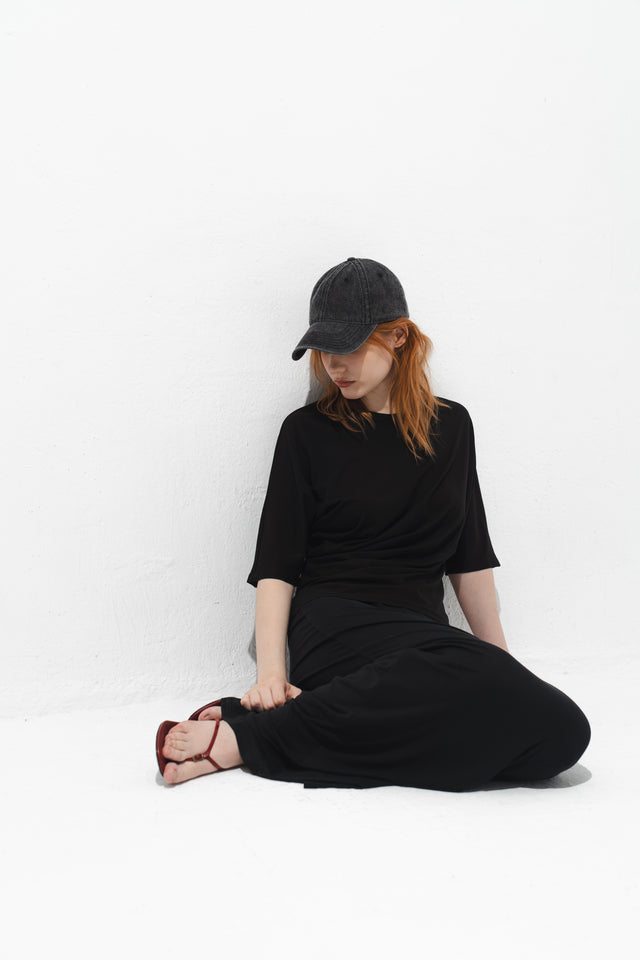 雕塑感堆襬Tee (黑)