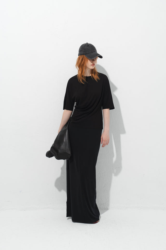 雕塑感堆襬Tee (黑)