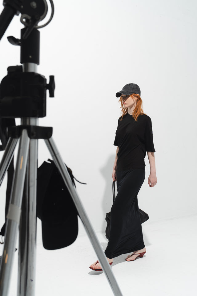 雕塑感堆襬Tee (黑)