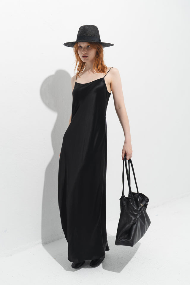 法式斜裁醋酸光澤洋裝 (黑)