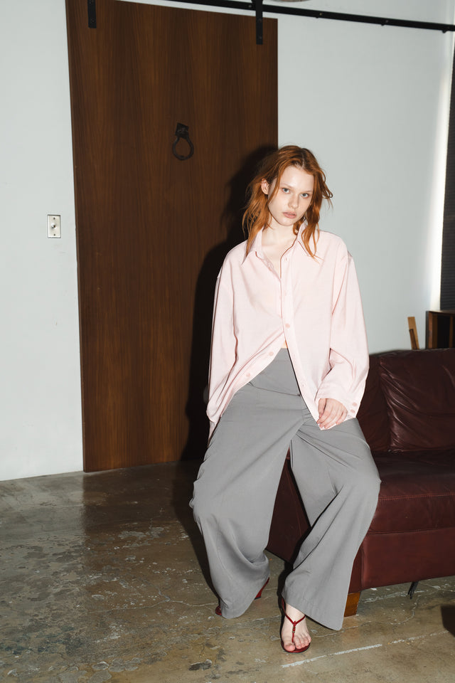 清透紋理弧襬襯衫 (淡粉)