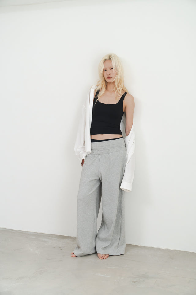 Seamless, non-greasy, temperature-regulating bratop (black)