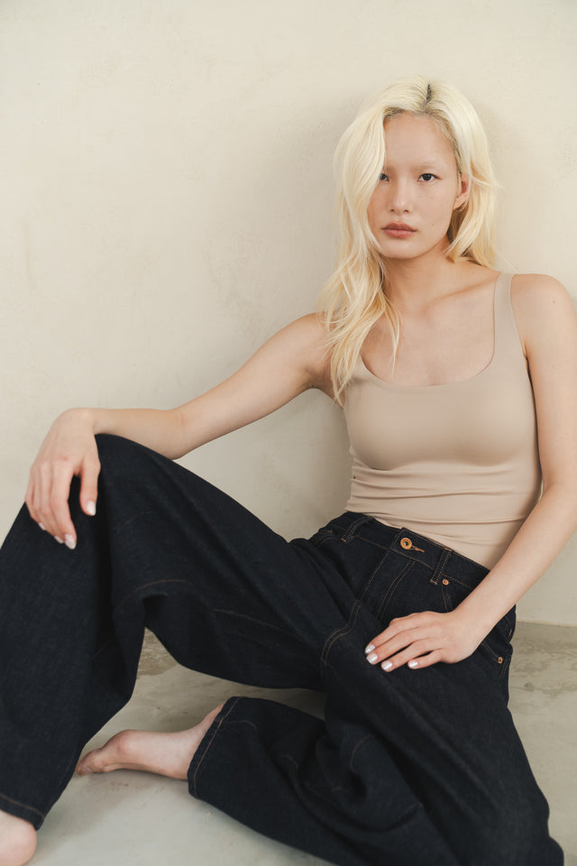 Seamless, non-contact, temperature-regulating bratop (invisible skin)