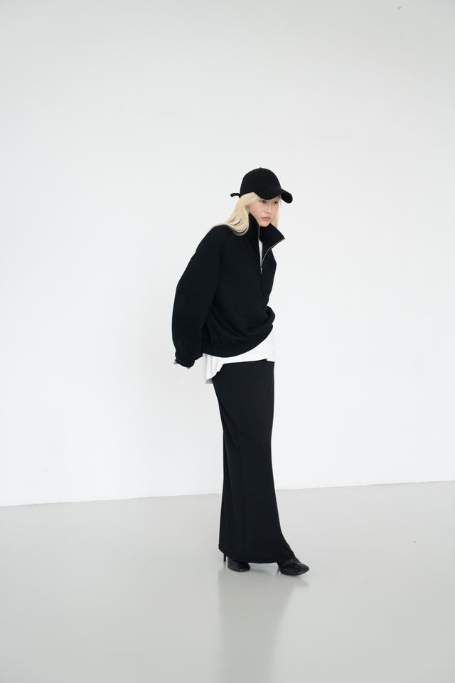 Unisex Soft Fleece Sweatshirt with 3D Shoulder Cut (Black)