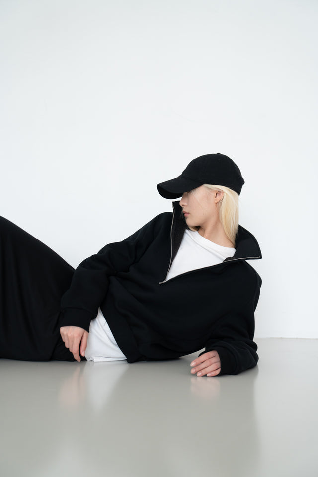 Unisex Soft Fleece Sweatshirt with 3D Shoulder Cut (Black)