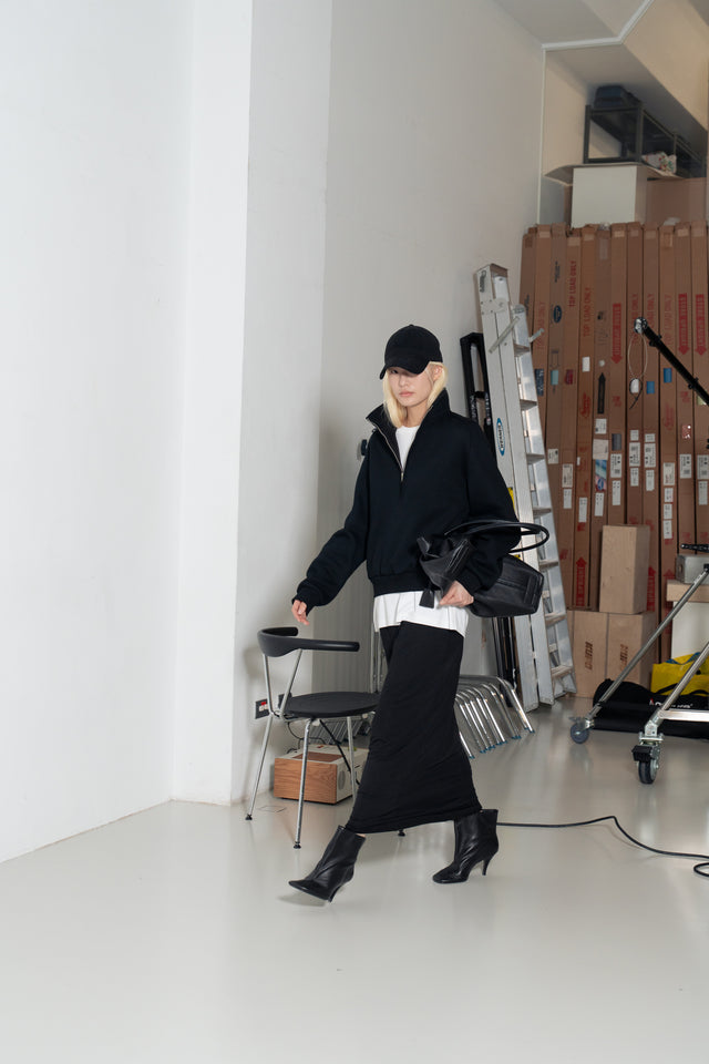 Unisex Soft Fleece Sweatshirt with 3D Shoulder Cut (Black)