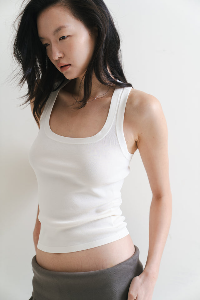 Silk Knit 寬邊大方領涼爽針織背心 (白)
