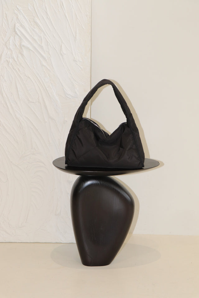 方包-wide-shoulder-quilted-square-bag-black