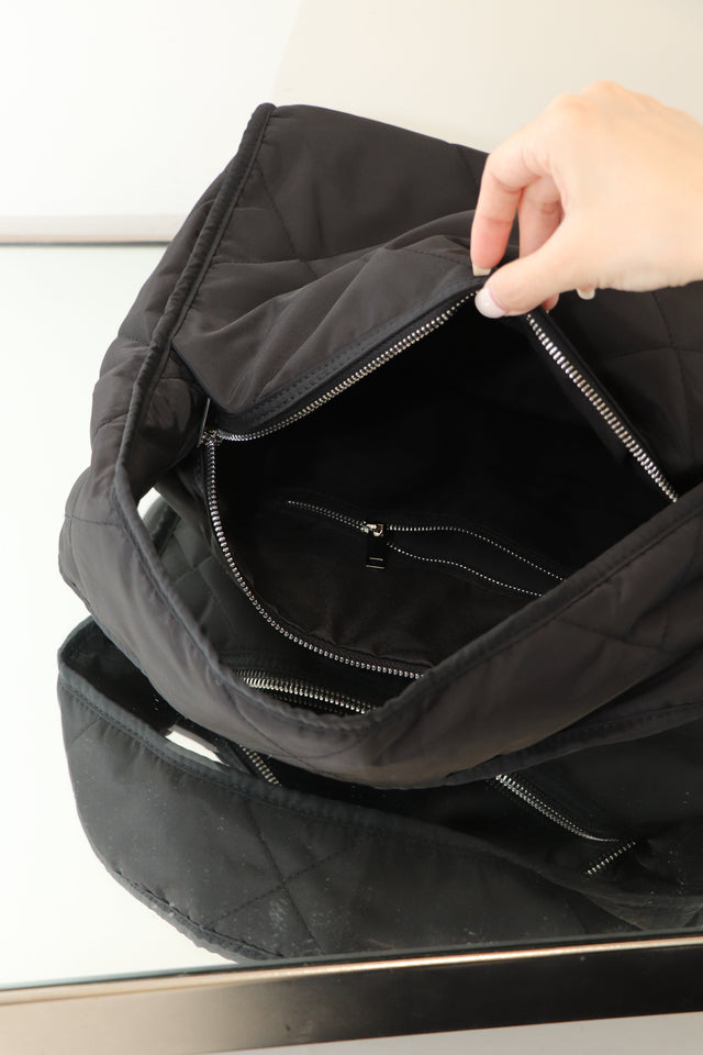 方包-wide-shoulder-quilted-square-bag-black