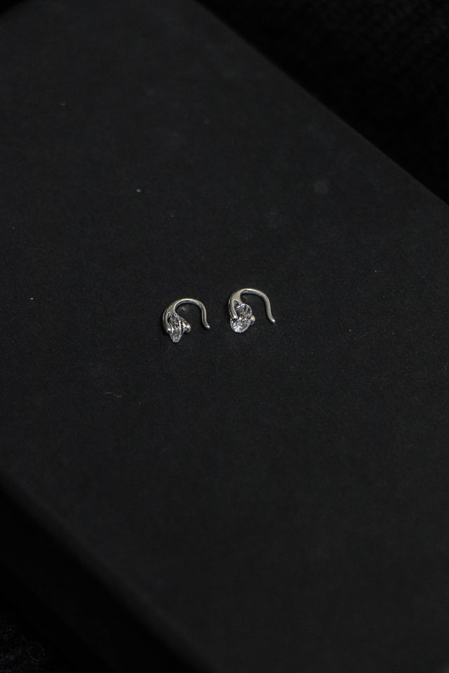 純銀耳環-small-round-diamond-sterling-silver-earrings