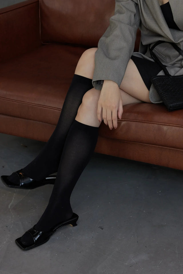 長襪-transparent-velvet-stockings-black-white