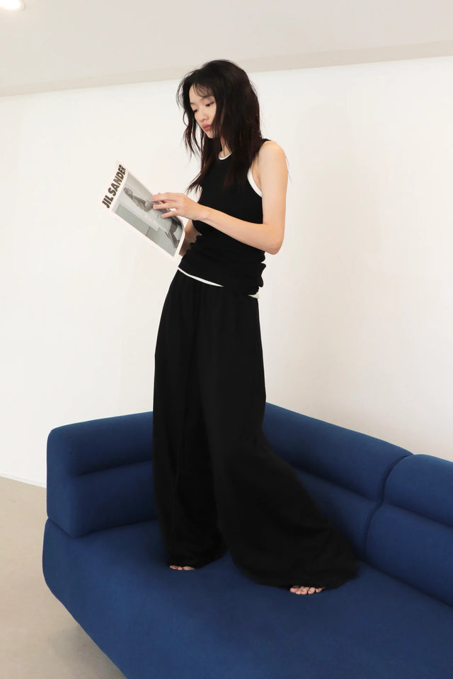 背心-densely-woven-wool-crew-neck-vest-black
