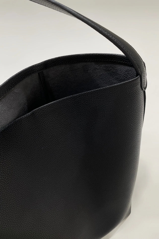 水桶包-extremely-simple-shoulder-bucket-bag-black