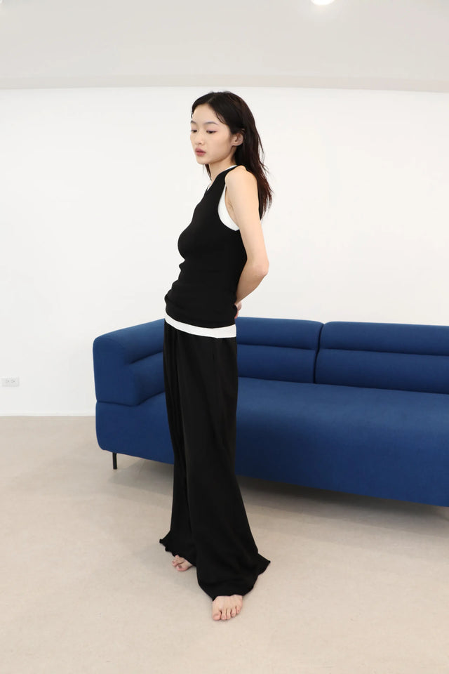 背心-densely-woven-wool-crew-neck-vest-black