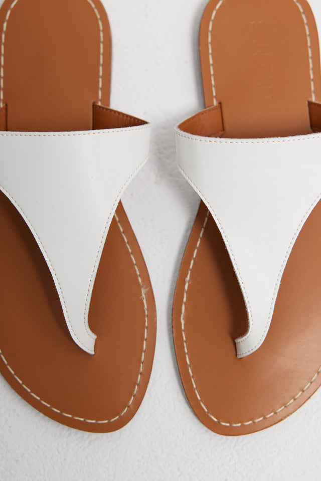 涼拖鞋-simple-thong-flat-sandals-white