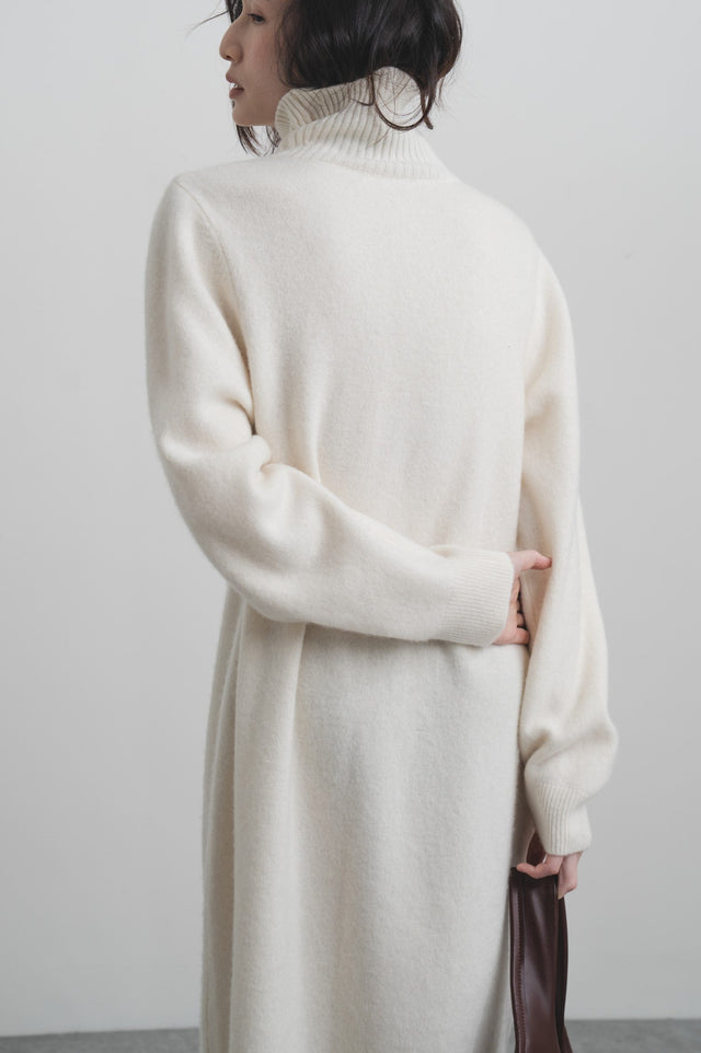 洋裝-ultra-fine-wool-curved-dress-soft-white