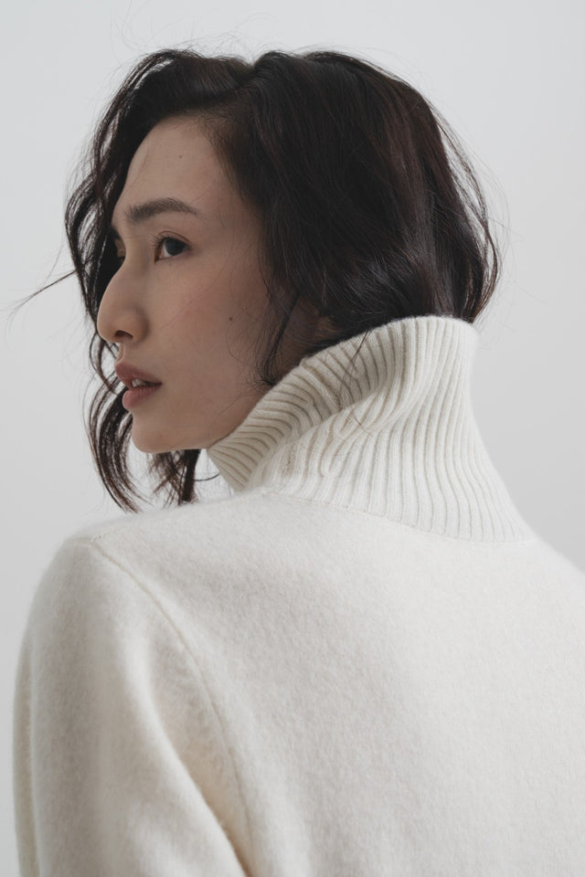 洋裝-ultra-fine-wool-curved-dress-soft-white