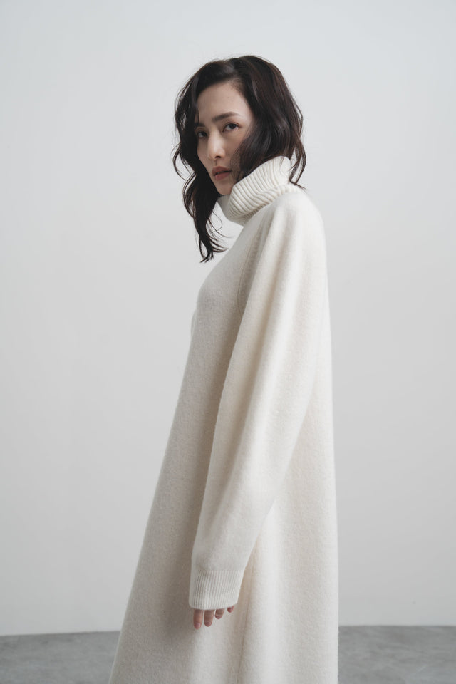 洋裝-ultra-fine-wool-curved-dress-soft-white