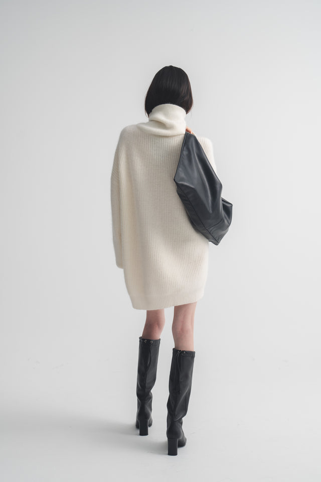 Long, oversized turtleneck sweater with raccoon fleece lining (soft white/light gray-blue)