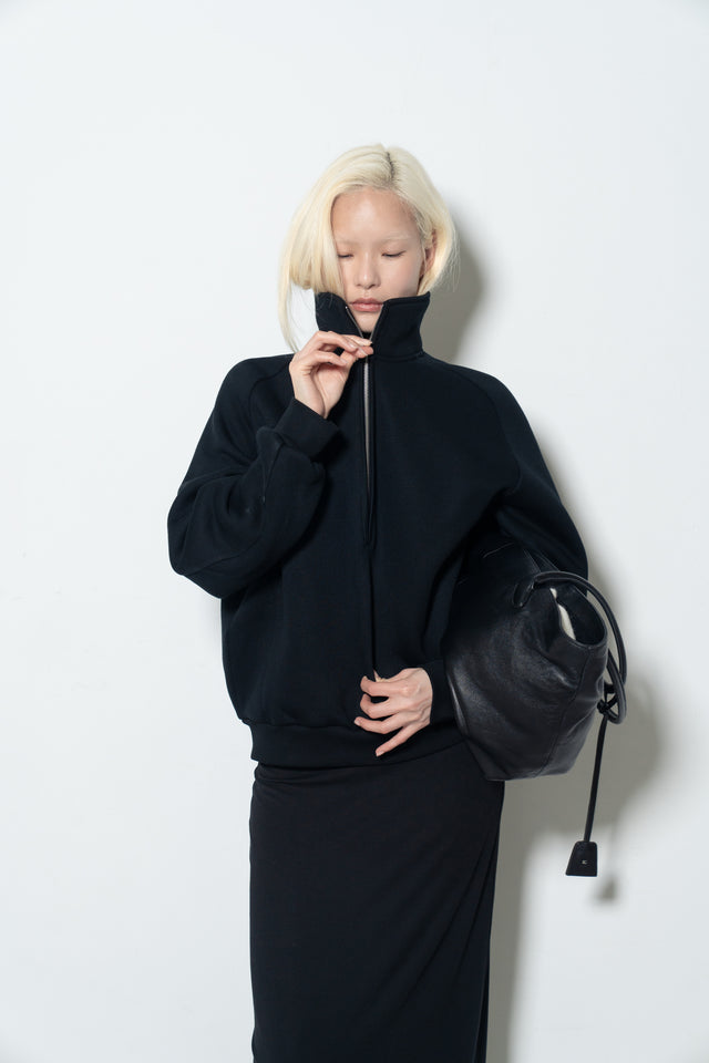 Unisex Soft Fleece Sweatshirt with 3D Shoulder Cut (Black)