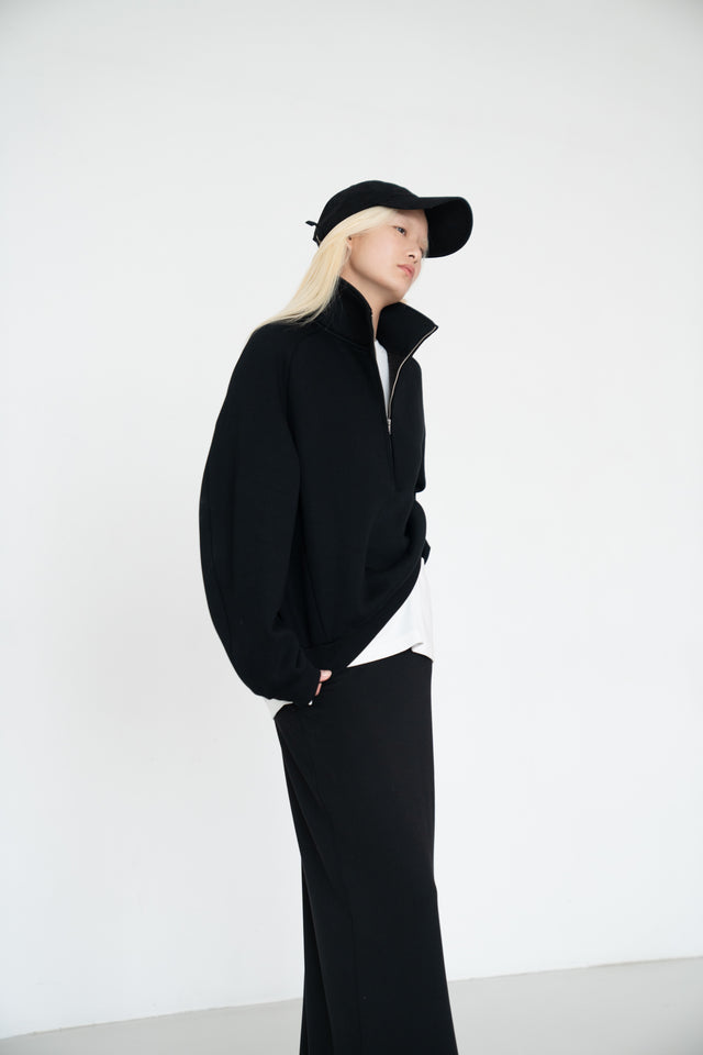 Unisex Soft Fleece Sweatshirt with 3D Shoulder Cut (Black)