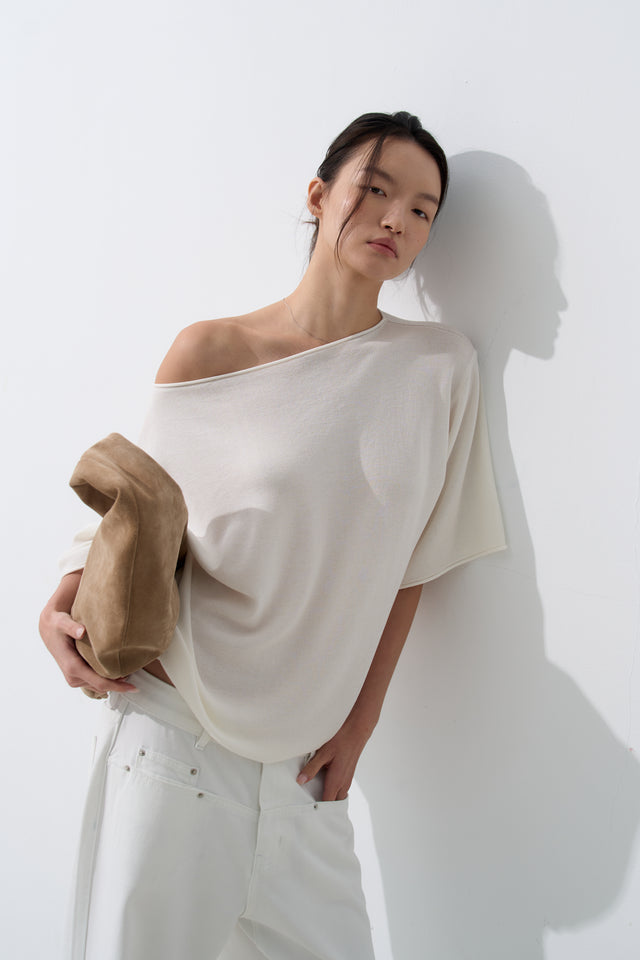 斜領萊賽爾針織上衣 (白)