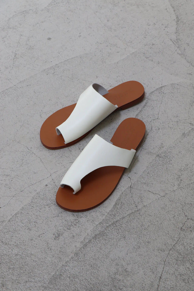 拖鞋-cowhide-thong-toe-slanted-flat-sandals-white