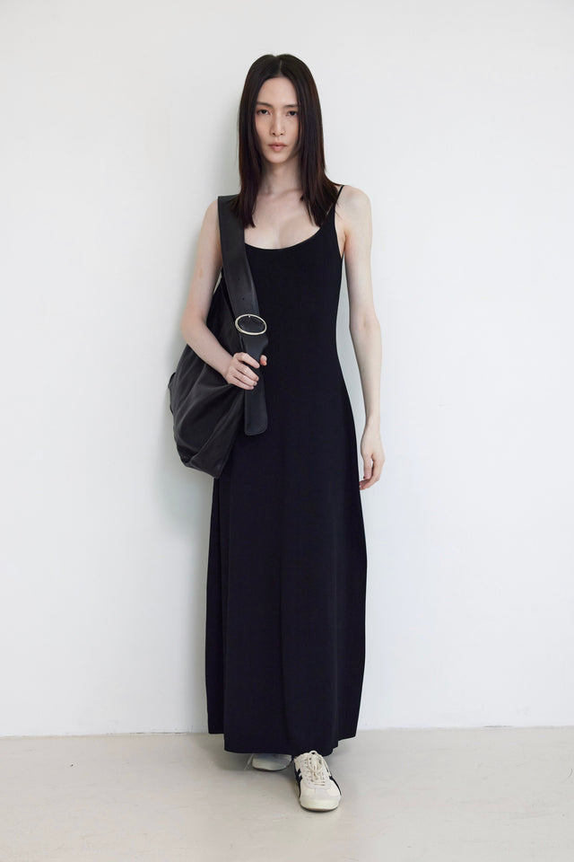 針織洋裝-tapered-shoulder-arc-neck-knitted-dress-black