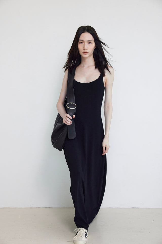 針織洋裝-tapered-shoulder-arc-neck-knitted-dress-black