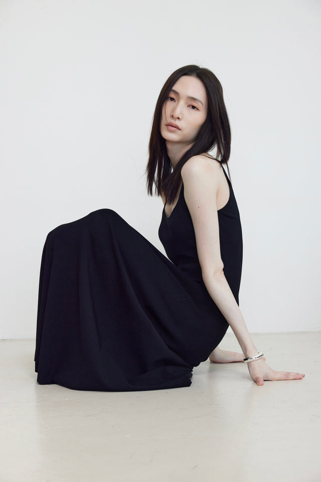 針織洋裝-tapered-shoulder-arc-neck-knitted-dress-black