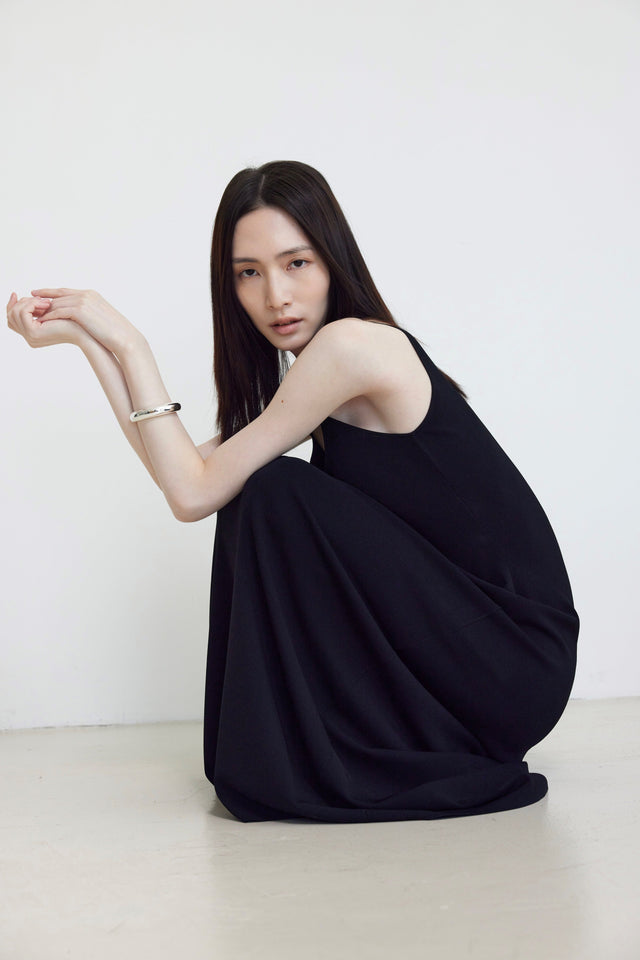 針織洋裝-tapered-shoulder-arc-neck-knitted-dress-black