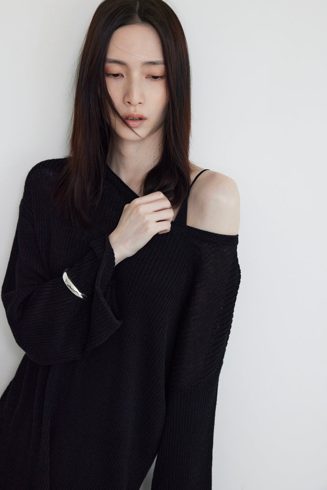 針織洋裝-tapered-shoulder-arc-neck-knitted-dress-black